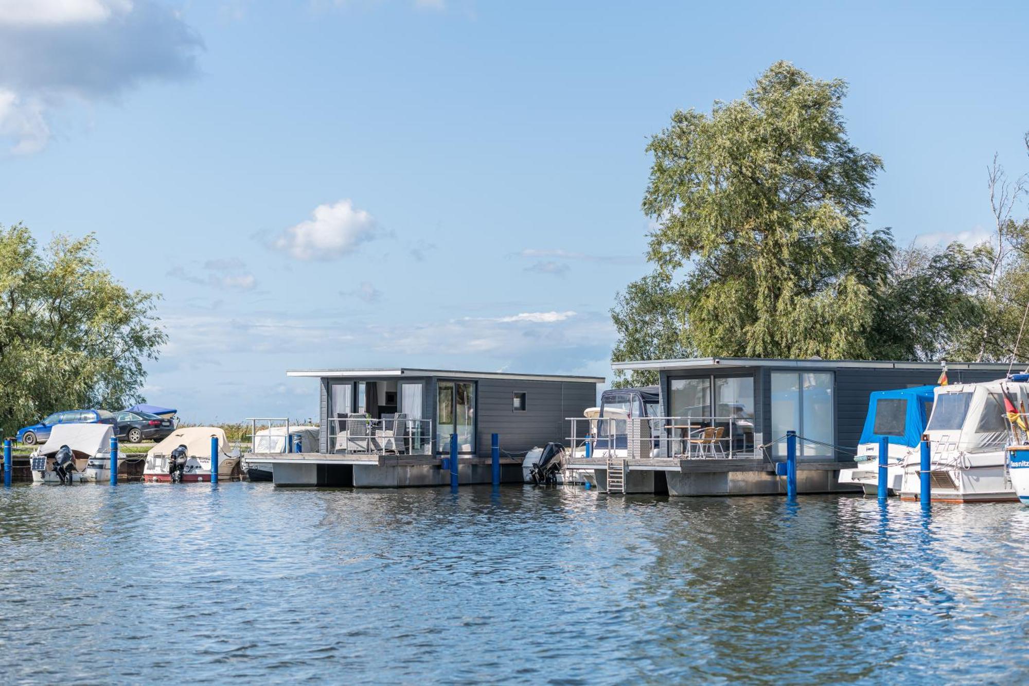 Marina Martinshafen - Lotsenhaus Hotel Neuhof  Eksteriør billede