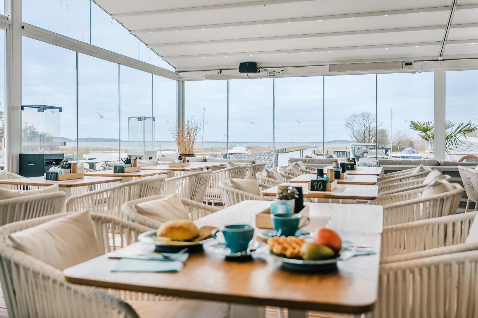Marina Martinshafen - Lotsenhaus Hotel Neuhof  Eksteriør billede