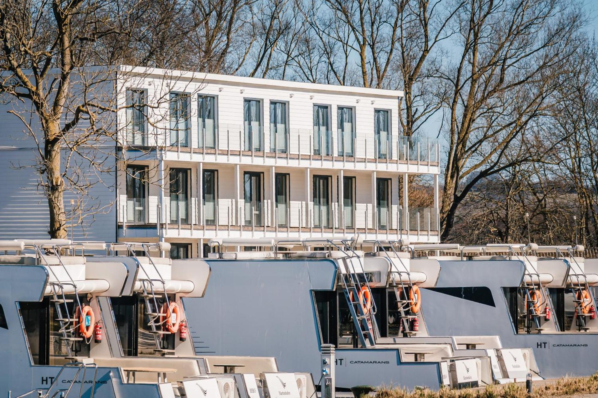 Marina Martinshafen - Lotsenhaus Hotel Neuhof  Eksteriør billede